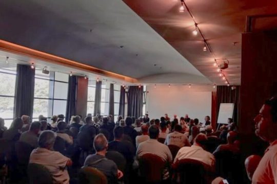 Συνέλευση των εργαζομένων στο Πόρτο Καράς